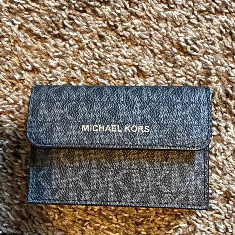 Michael Kors black/ Charcoal Textured Wallet
